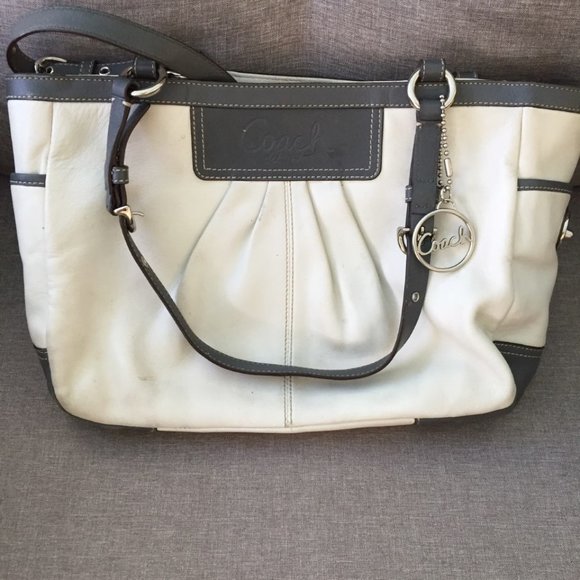 PURSES GALORE!!!! - Picture 3 of 8